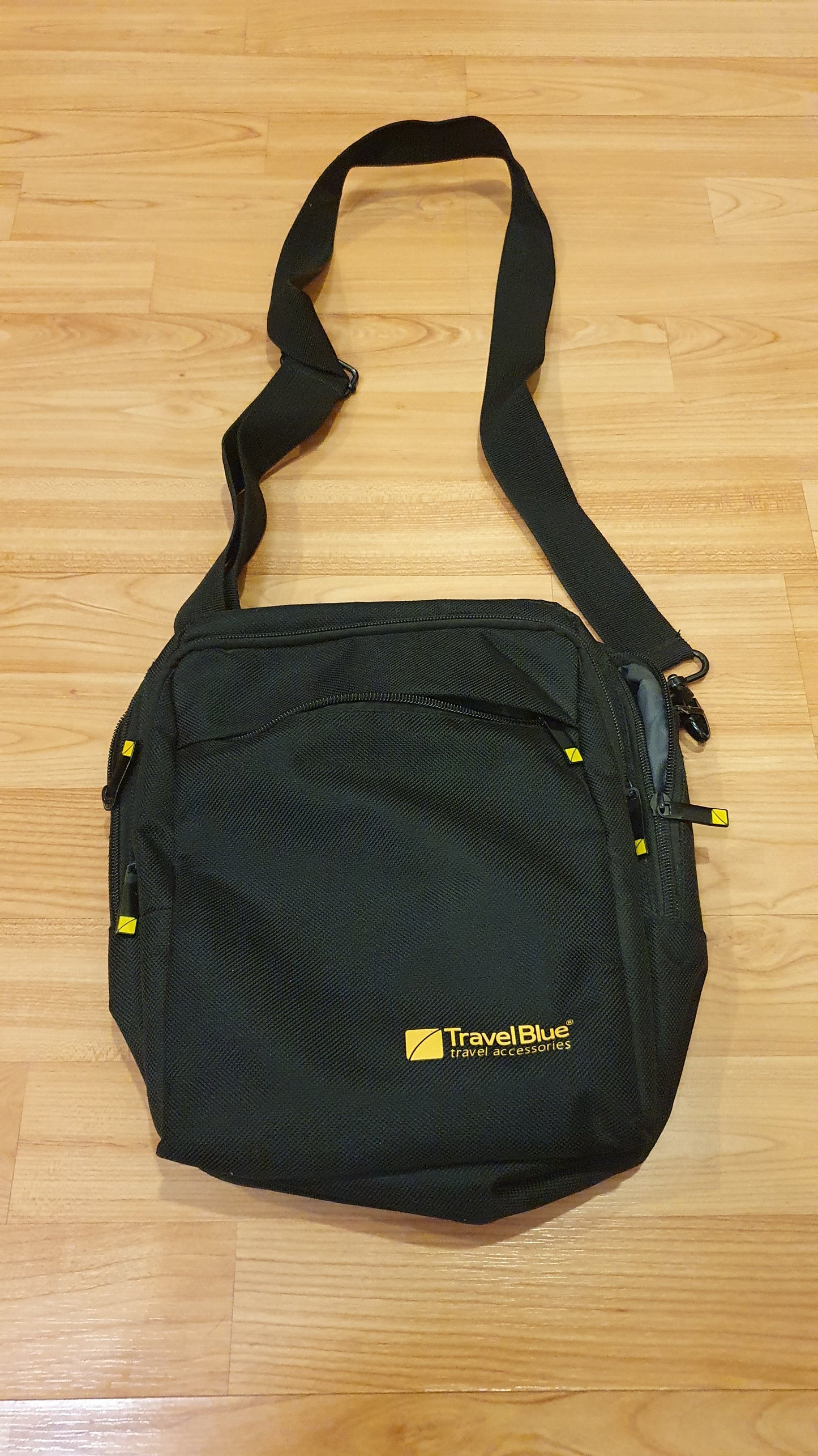 Bolso Cruzado de Viaje Travel Blue Negro Vista Frontal
