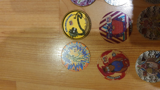 Lot of Multicolor Collectible Tazos, lots of fighting Sabritas, excellent condition